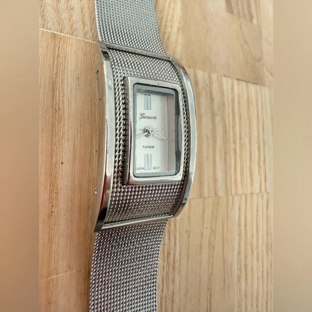 Geneva ladies silver tone rectangular stainless steel watch NEW BATTERY